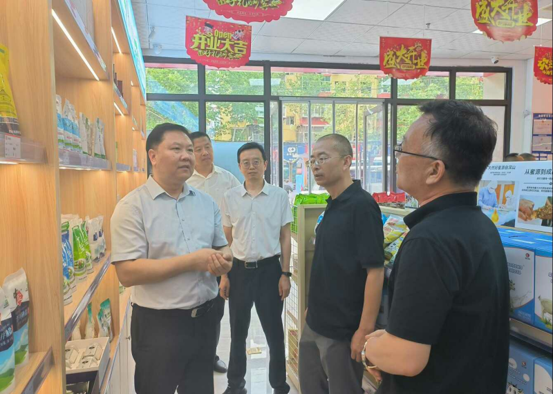市国资委党委书记、主任袁军平一行到市农发集团走访调研