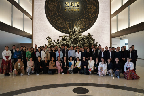 市国资委联合市妇联、团市委组织开展民营企业家代表“企业行”活动