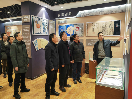 市国资委组织开展“探寻历史档案  铭记初心使命”主题党日活动 