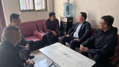 市国资委赴定点帮扶村开展“四进四问四看”帮扶活动